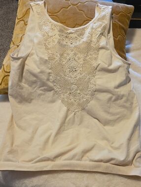 BKE White Lace-Front Scoop Tank